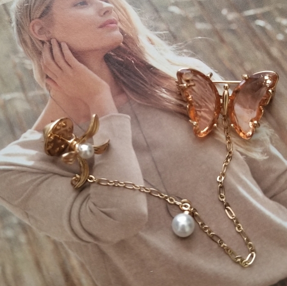 Long Tassel Pearl Pin Brooch - Picture 9 of 16